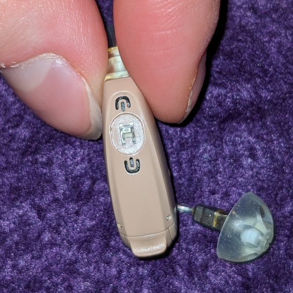 EUC REXTON Miracle Ears Hearing-Aids & Case 13H - Picture 4 of 15